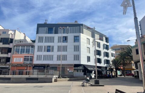 Bright, Modern Apartment for Sale by Las Canteras Beach